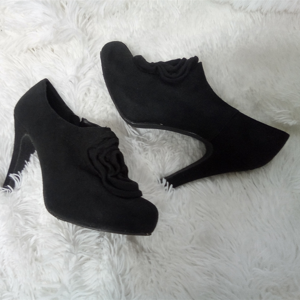 Madden Girl Black Suede High Heeled Bootie Shoes